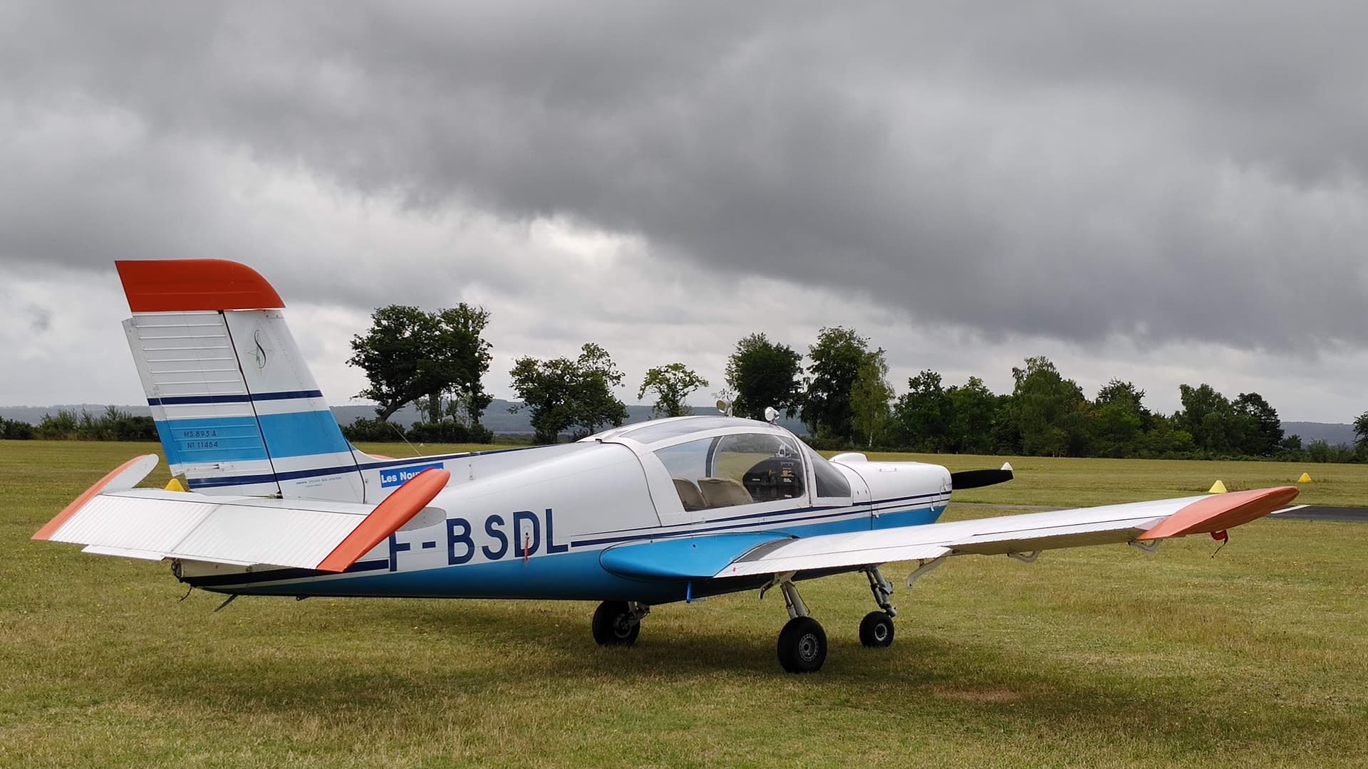 Socata Rallye tow plane