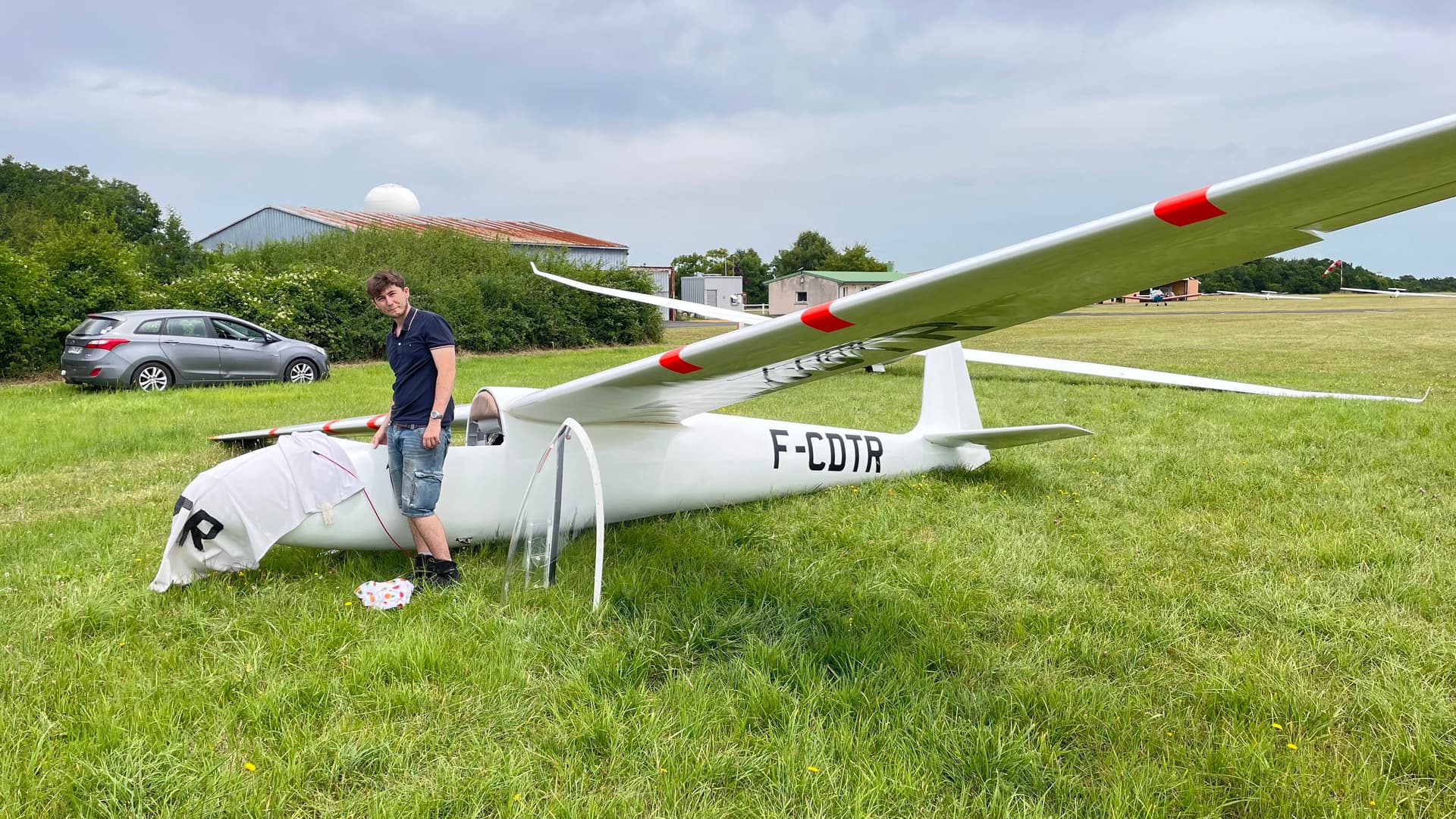 K6e sailplane on the ground