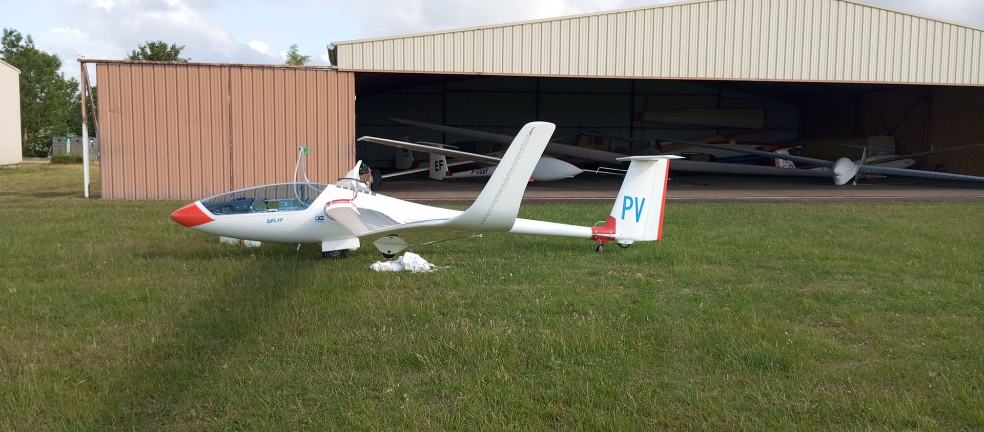 Lak 19 18m sailplane on the ground