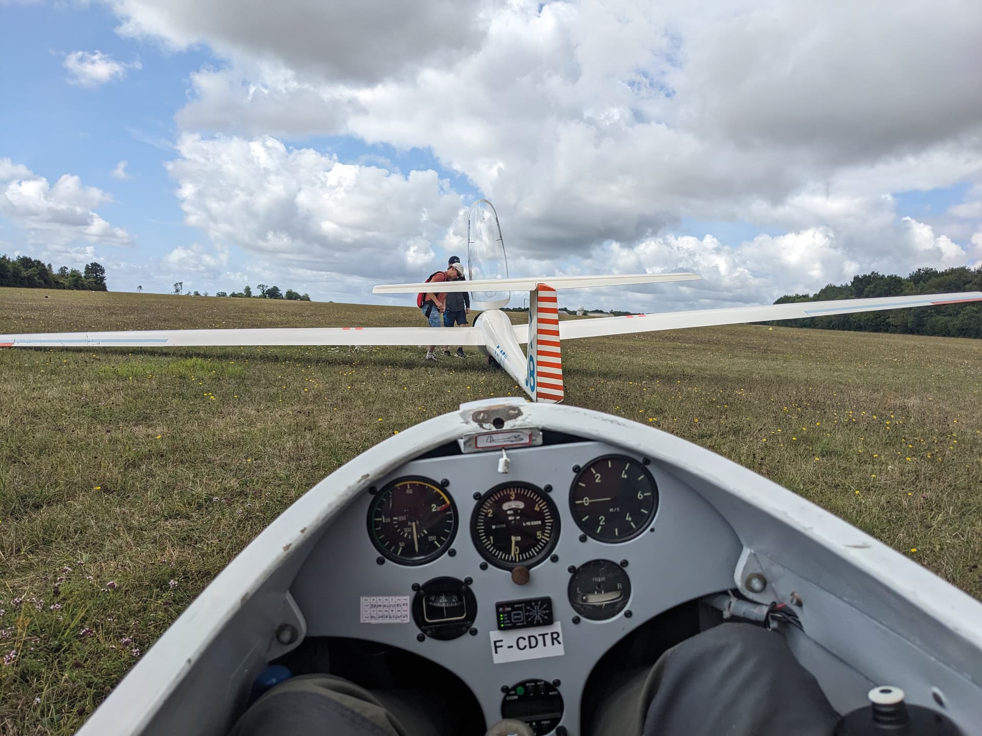 K6e sailplane cockpit view